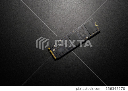 高速儲存 M.2 NVMe SSD 特寫 136342278