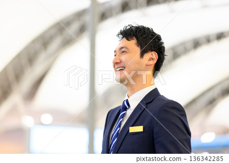 機場工作人員燦爛的笑容 ■攝影合作:關西國際機場(KIX) 機場工作人員燦爛的笑容 ■攝影合作:關西國際機場(KIX) 136342285