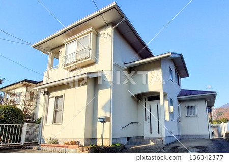 Image of purchasing a renovated used home 136342377