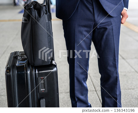Suitcases and bags of business travelers ■Photography cooperation: Kansai International Airport (KIX) Suitcases and bags of business travelers ■Photography cooperation: Kansai International Airport (KIX) 136343196