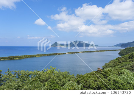 長牙海灘是越木島上的著名景點之一，擁有綿長的沙洲。 136343720