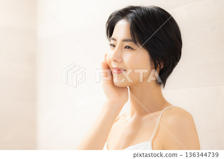 年輕女性的皮膚護理 136344739