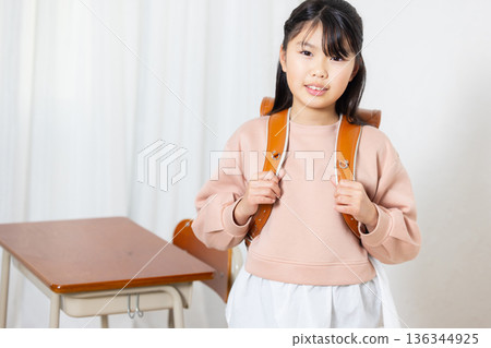 小學生在課堂上 小學生在課堂上 136344925
