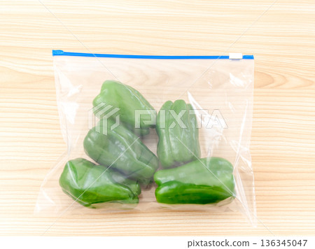 Bell peppers in a ziplock bag for refrigeration Bell peppers in a ziplock bag for refrigeration 136345047