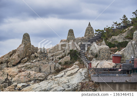 Haedong Yonggungsa Buddhist temple in Gijang-gun, Busan, South Korea Haedong Yonggungsa Buddhist temple in Gijang-gun, Busan, South Korea 136346451