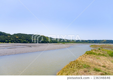 從靜岡縣島田市蓬萊橋眺望大井川 從靜岡縣島田市蓬萊橋眺望大井川 136346646