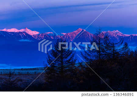 [Nagano Prefecture_Shiojiri City_Takapotchi Plateau] The view of the Hotaka mountain range from the plateau 136346891