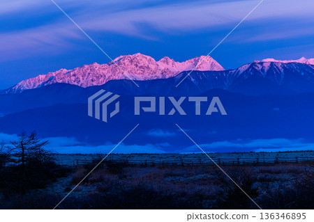 [Nagano Prefecture_Shiojiri City_Takapotchi Plateau] The view of the Hotaka mountain range from the plateau 136346895