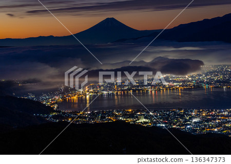 [Nagano Prefecture, Shiojiri City, Takapotchi Plateau] Sea of clouds in the Suwa Basin and Mount Fuji 136347373