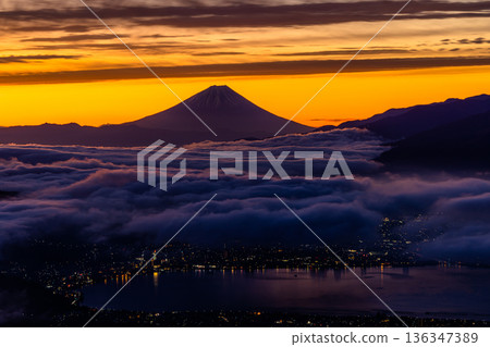 [Nagano Prefecture, Shiojiri City, Takapotchi Plateau] Sea of clouds in the Suwa Basin and Mount Fuji 136347389