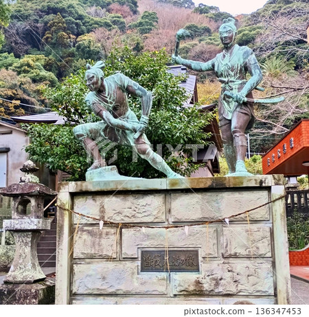 八幡神社內的曾我兄弟雕像 八幡神社內的曾我兄弟雕像 136347453