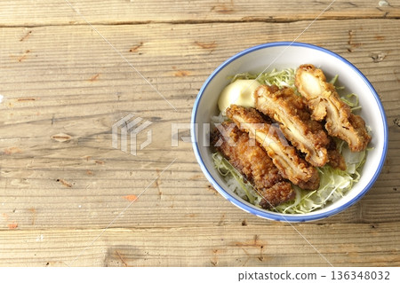 Mayonnaise and fried chicken rice bowl Mayonnaise and fried chicken rice bowl 136348032