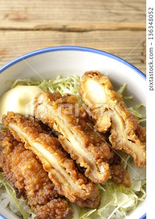 Mayonnaise and fried chicken rice bowl 136348052