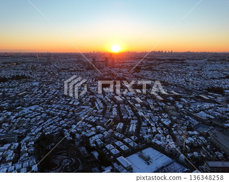 Bird's-eye view of a snowy morning in Tokyo Bird's-eye view of a snowy morning in Tokyo 136348258
