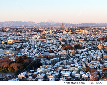 Bird's-eye view of a snowy morning in Tokyo Bird's-eye view of a snowy morning in Tokyo 136348270