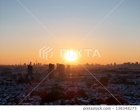 Bird's-eye view of a snowy morning in Tokyo Bird's-eye view of a snowy morning in Tokyo 136348273