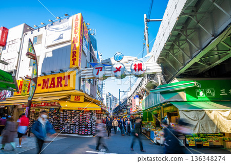 阿美橫丁（阿美橫丁）入口以及上野和禦徒町繁華的商業街。 136348274