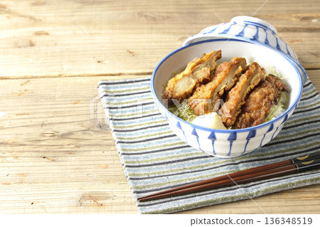 蛋黃醬和炸雞飯 136348519