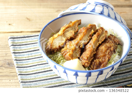 Mayonnaise and fried chicken rice bowl 136348522