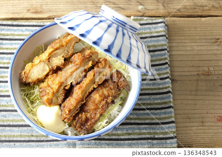 Mayonnaise and fried chicken rice bowl Mayonnaise and fried chicken rice bowl 136348543
