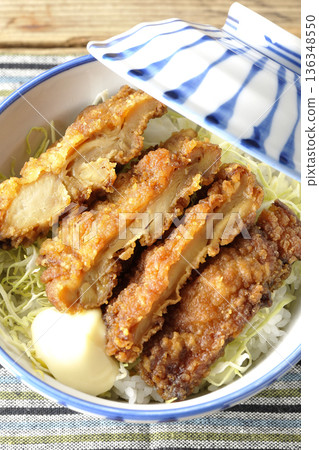 Mayonnaise and fried chicken rice bowl 136348550