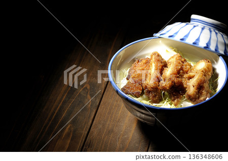 Mayonnaise and fried chicken rice bowl Mayonnaise and fried chicken rice bowl 136348606