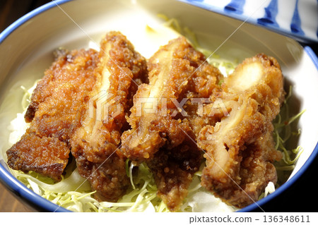 蛋黃醬和炸雞飯 136348611