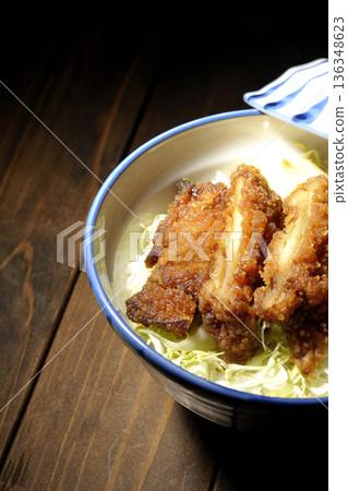 蛋黃醬和炸雞飯 136348623