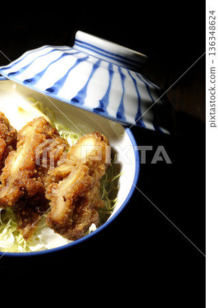 蛋黃醬和炸雞飯 蛋黃醬和炸雞飯 136348624