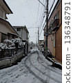 三鷹市的雪景住宅區 136348791
