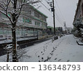 三鷹市的雪景住宅區 136348793