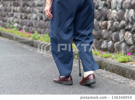 Legs of a senior woman walking outdoors with a cane Image of elderly people Legs of a senior woman walking outdoors with a cane Image of elderly people 136348954
