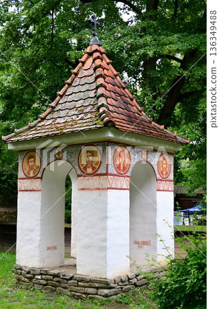 路邊十字架、聖龕、國家鄉村博物館,布加勒斯特,羅馬尼亞 路邊十字架、聖龕、國家鄉村博物館,布加勒斯特,羅馬尼亞 136349488
