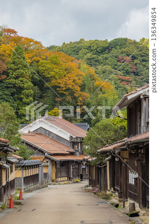 大森銀礦的城鎮景觀,位於日本島根縣太田市大森町,是重要的傳統建築保護區。 大森銀礦的城鎮景觀,位於日本島根縣太田市大森町,是重要的傳統建築保護區。 136349854