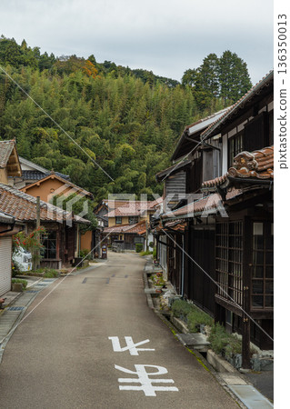 大森銀礦的城鎮景觀，位於日本島根縣太田市大森町，是重要的傳統建築保護區。 136350013