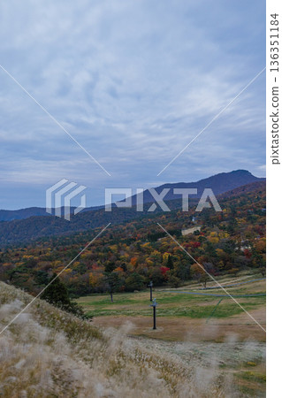 從日本鳥取縣西伯郡大山町禦苑山野志台看到的大山秋葉 136351184