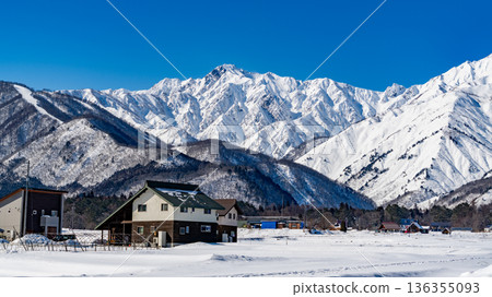晴朗冬日的冬日景色-五龍山的壯麗景色 晴朗冬日的冬日景色-五龍山的壯麗景色 136355093
