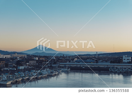 Mount Fuji seen from Mochimune Fishing Port in Shizuoka City, Shizuoka Prefecture in the early morning of winter 136355588