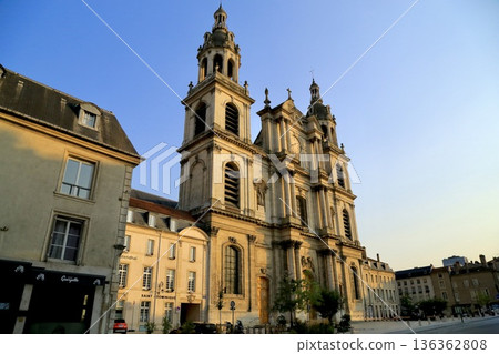 Magnificent church in the old town of Nancy at dusk (France) 136362808