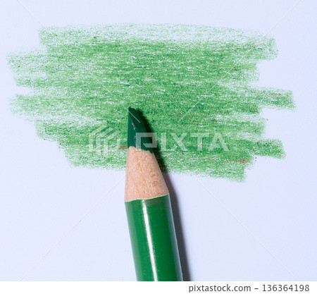 Green lead pencil and shading on white paper, close up 136364198