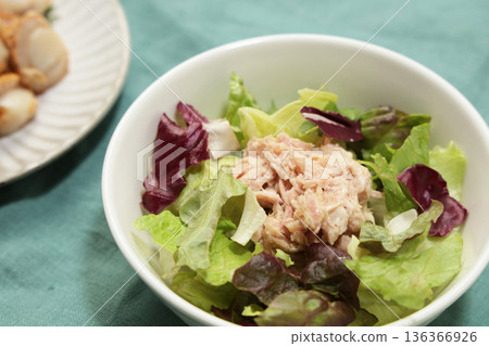 鮪魚蔬菜沙拉 136366926