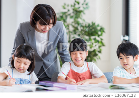 Elementary school students studying at cram school. 136367128