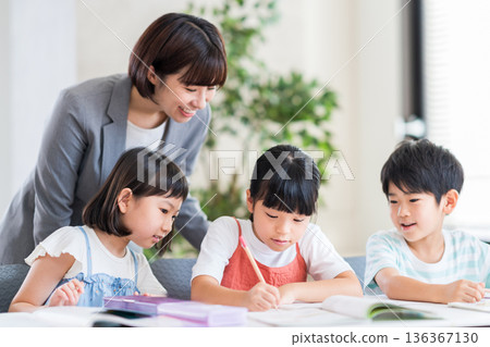 Elementary school students studying at cram school. 136367130
