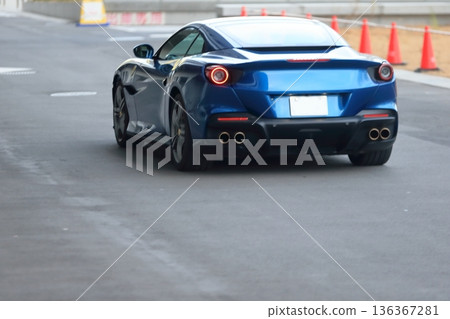 藍色跑車形象 藍色跑車形象 136367281