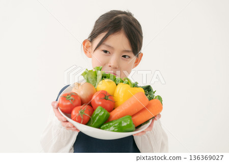 Girls with vegetables 136369027