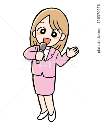 手持麥克風的女播音員 136370658