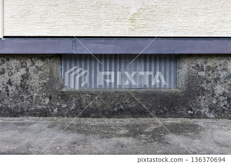 地板下方通風口的網罩 136370694