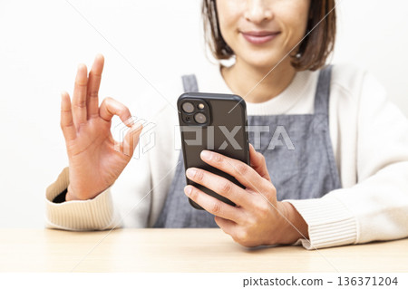 middle woman using smartphone middle woman using smartphone 136371204