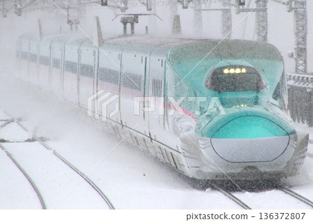 Tohoku Shinkansen E5 series (10-car train) in winter Tohoku Shinkansen E5 series (10-car train) in winter 136372807