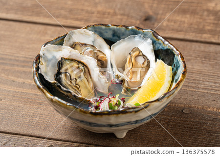 Steamed oysters in sake - a Japanese seafood dish that brings out the delicious flavor Steamed oysters in sake - a Japanese seafood dish that brings out the delicious flavor 136375578
